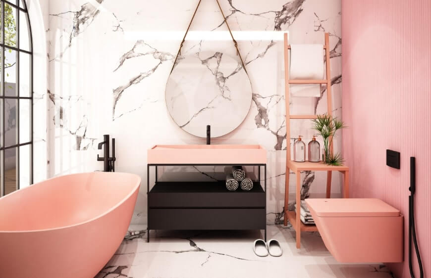 beyaz gri damarli mermer duvar ve zemin dosemeli banyo mekaninda sakura rengi seramik ve aksesuarlar