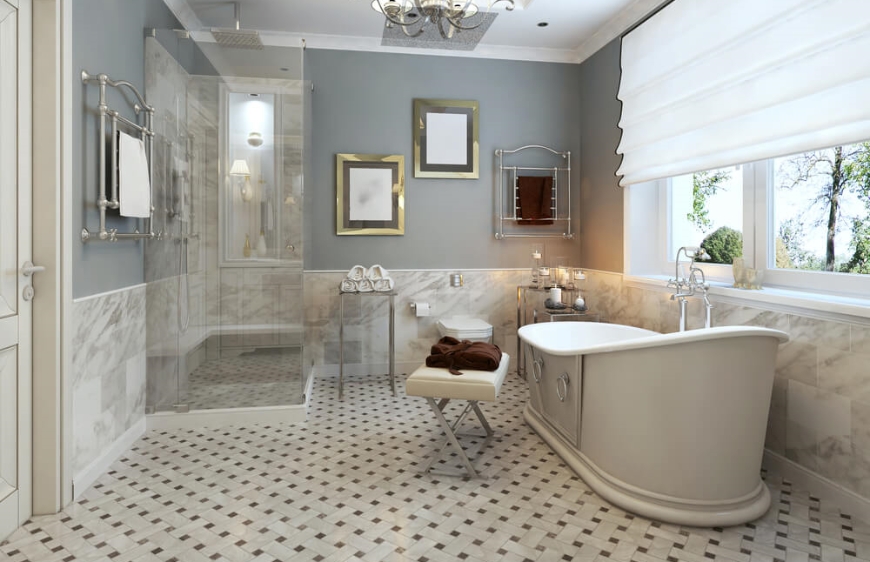 klasik banyo tasariminda minimal desenli zemin kaplamasi ve duvarda mermer gorunumlu duvar karosu