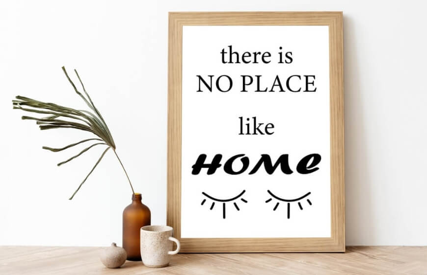 there is no place like home yazili tablo ve dekoratif objeler ile ev kosesi tasarimi