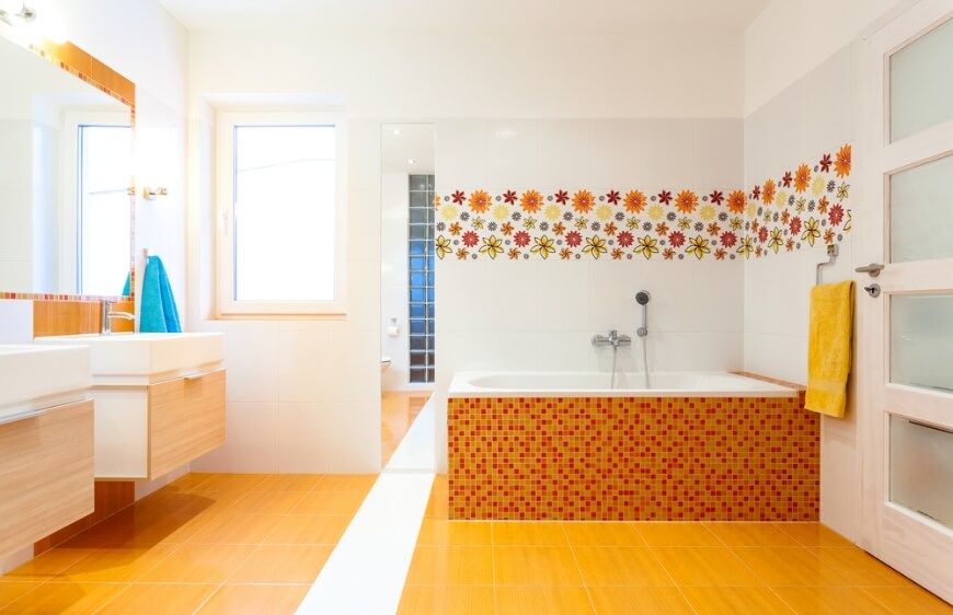 yeni modern banyo beyaz turuncu ve sari renklerde renkli banyo